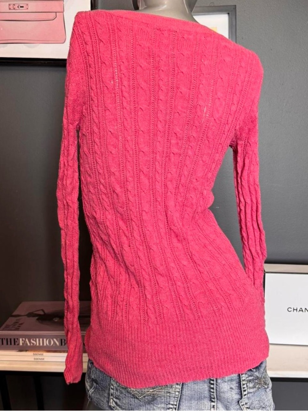 American Eagle Y2K Hot Pink Cable Knit V-Neck Sweater - Picture 4 of 6